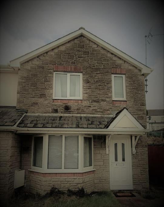 Trevithick Gardens, No 47. Villa Merthyr Tydfil Exteriör bild